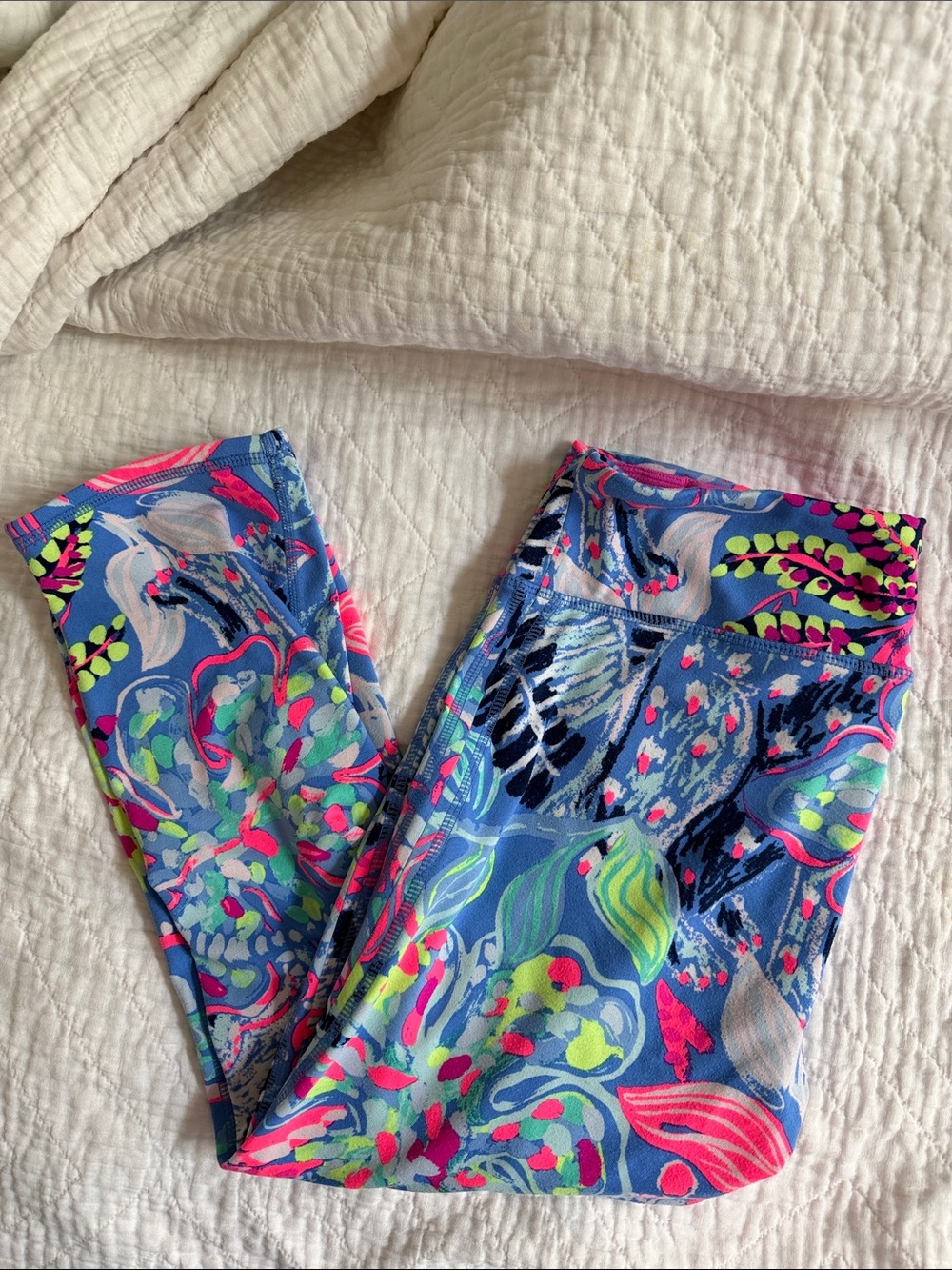 Lilly Pulitzer Blue Floral Print Performance Leggings with Neon Accents Medium